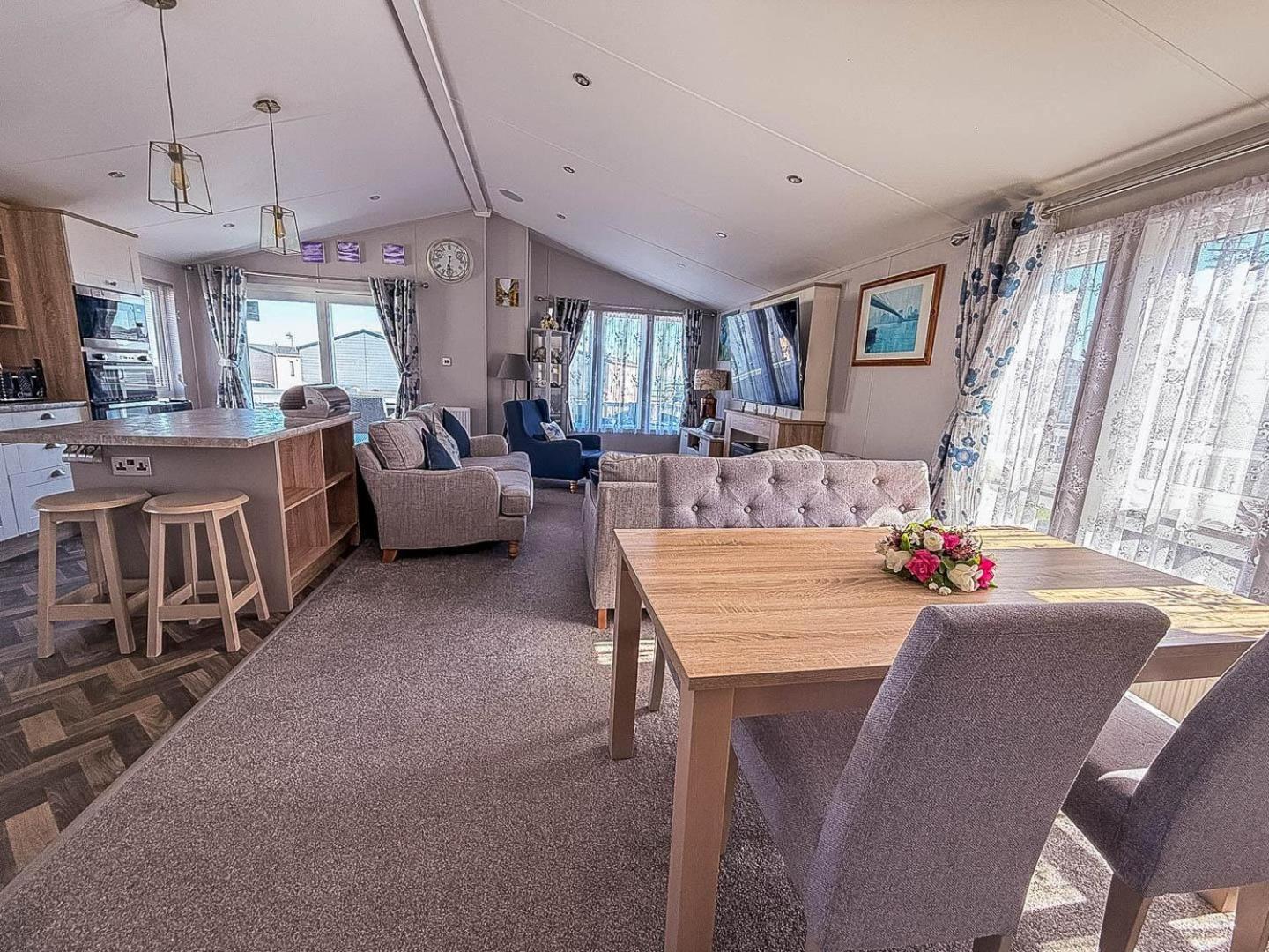 Lodge Beautiful 4 Berth With Free Wifi At Pakefield Ref 68019cr *