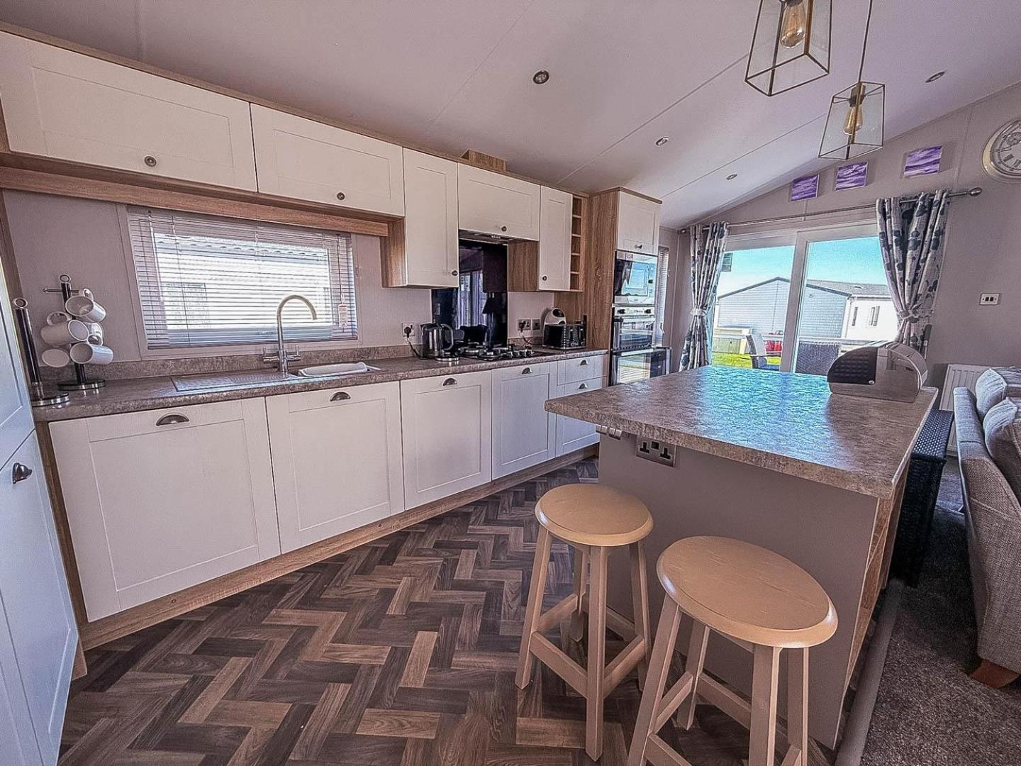 Lodge Beautiful 4 Berth With Free Wifi At Pakefield Ref 68019cr