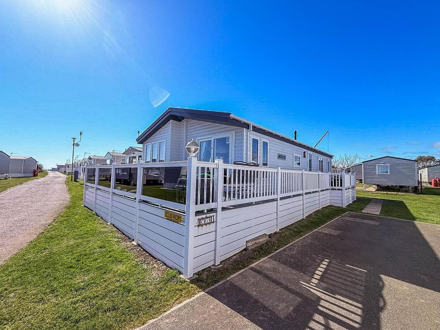Beautiful 4 Berth With Free Wifi At Pakefield Ref 68019cr Lodge Lowestoft
