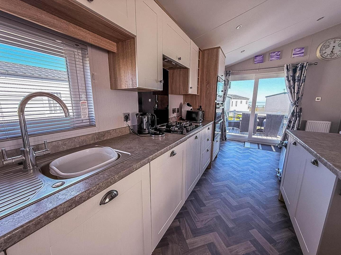 Beautiful 4 Berth With Free Wifi At Pakefield Ref 68019cr *
