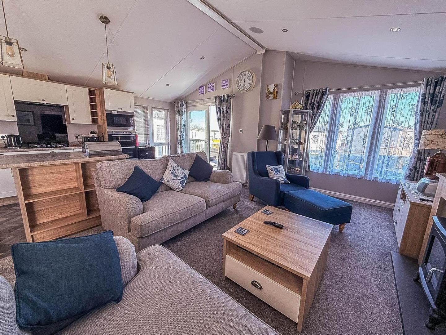 Beautiful 4 Berth With Free Wifi At Pakefield Ref 68019cr * Lowestoft