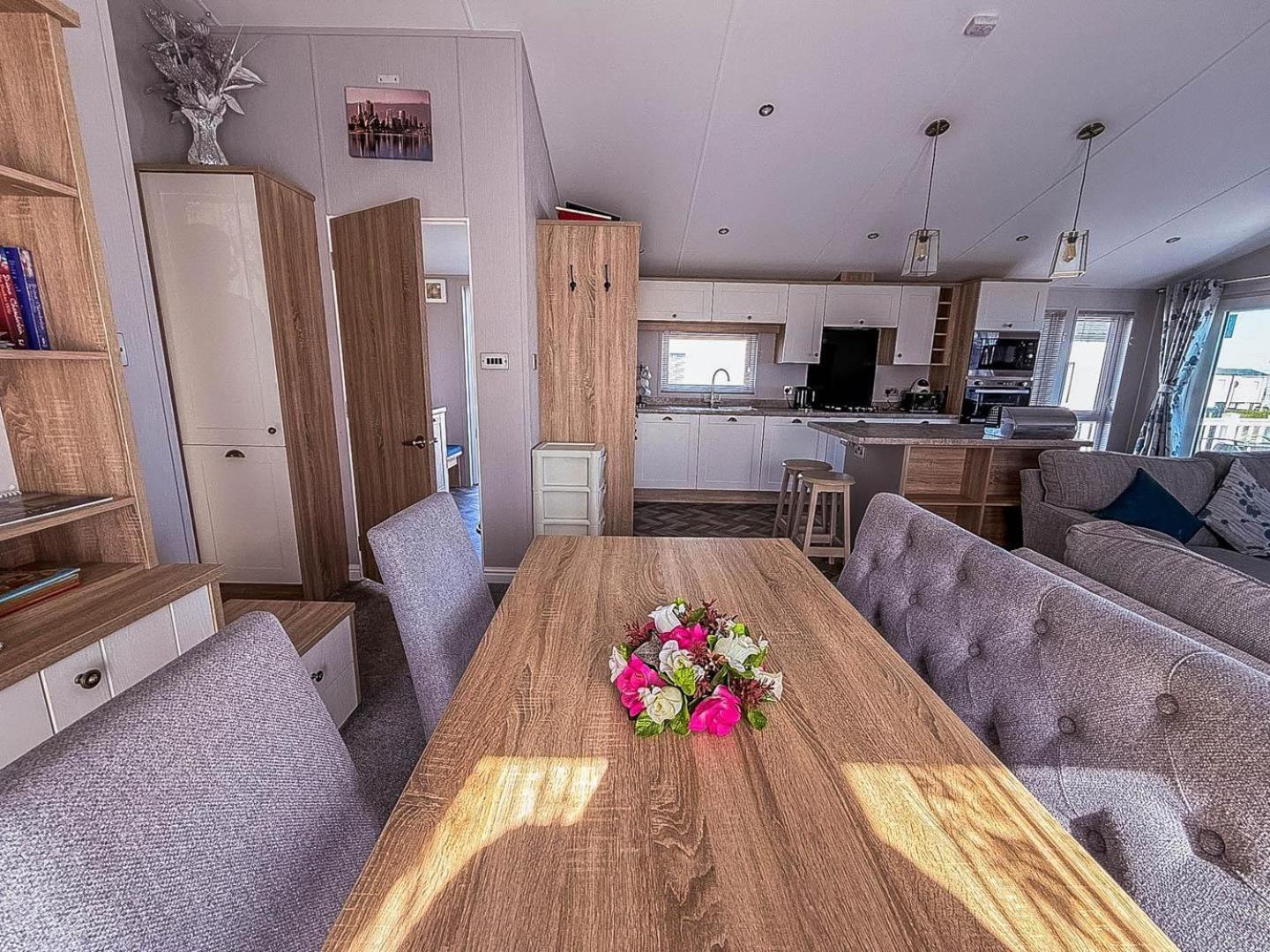 Beautiful 4 Berth With Free Wifi At Pakefield Ref 68019cr